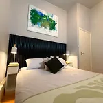 Stylish Kennington Apartment Near Tube With King Bed And Garden