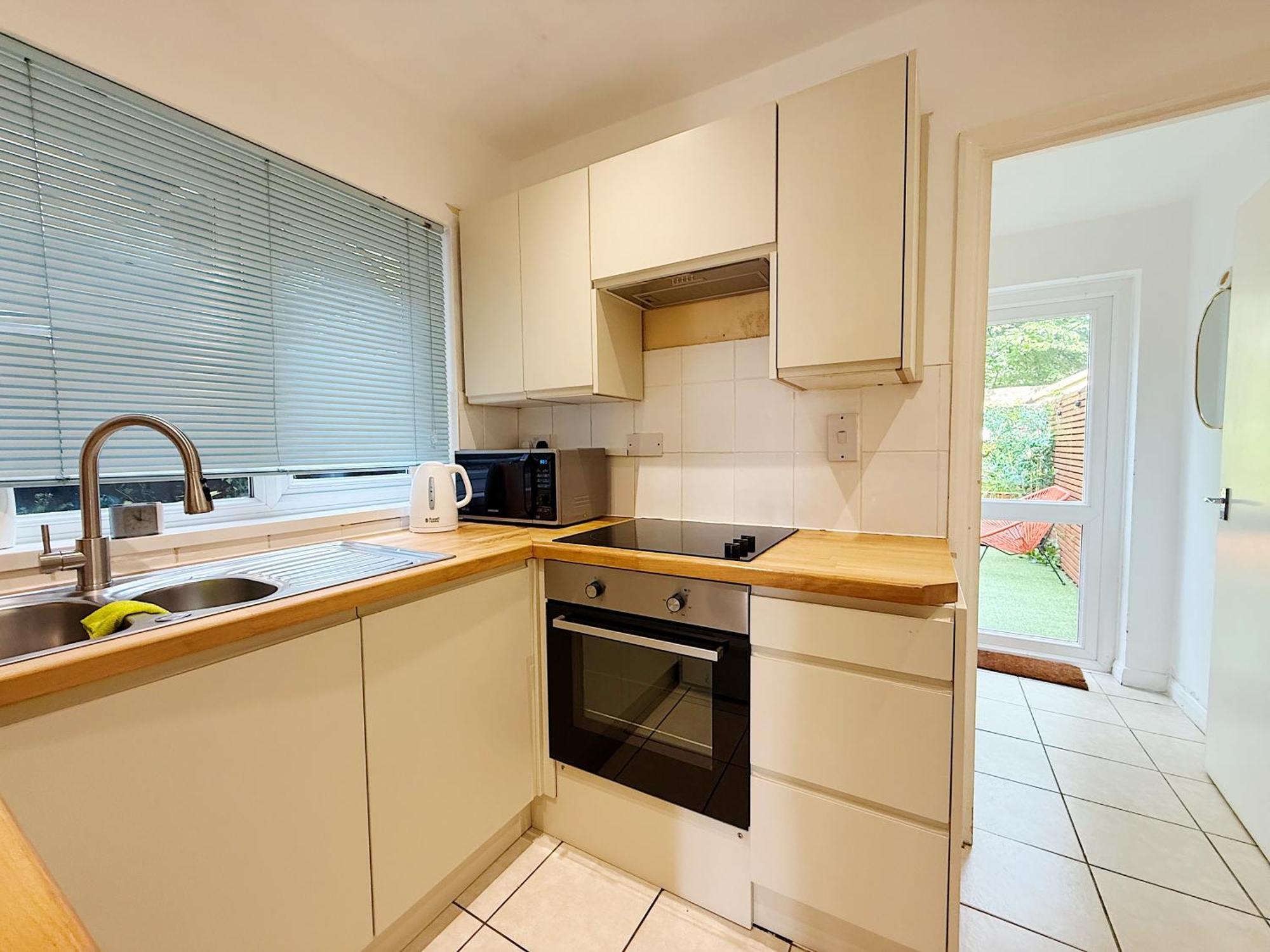 Stylish Kennington Near Tube With King Bed And Garden Apartamento