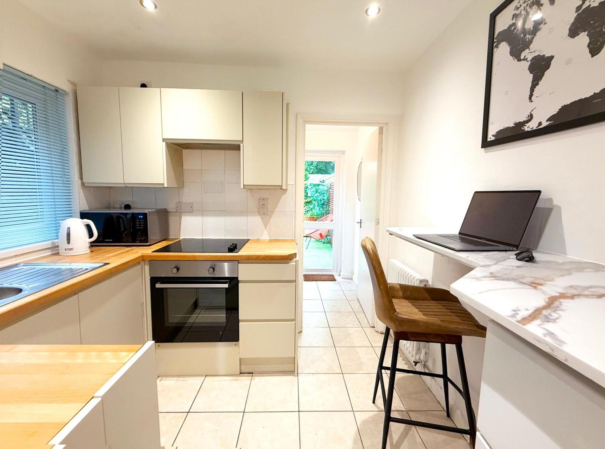 Stylish Kennington Near Tube With King Bed And Garden Apartamento